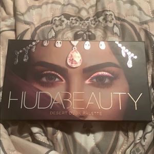 Huda beauty desert dusk palette